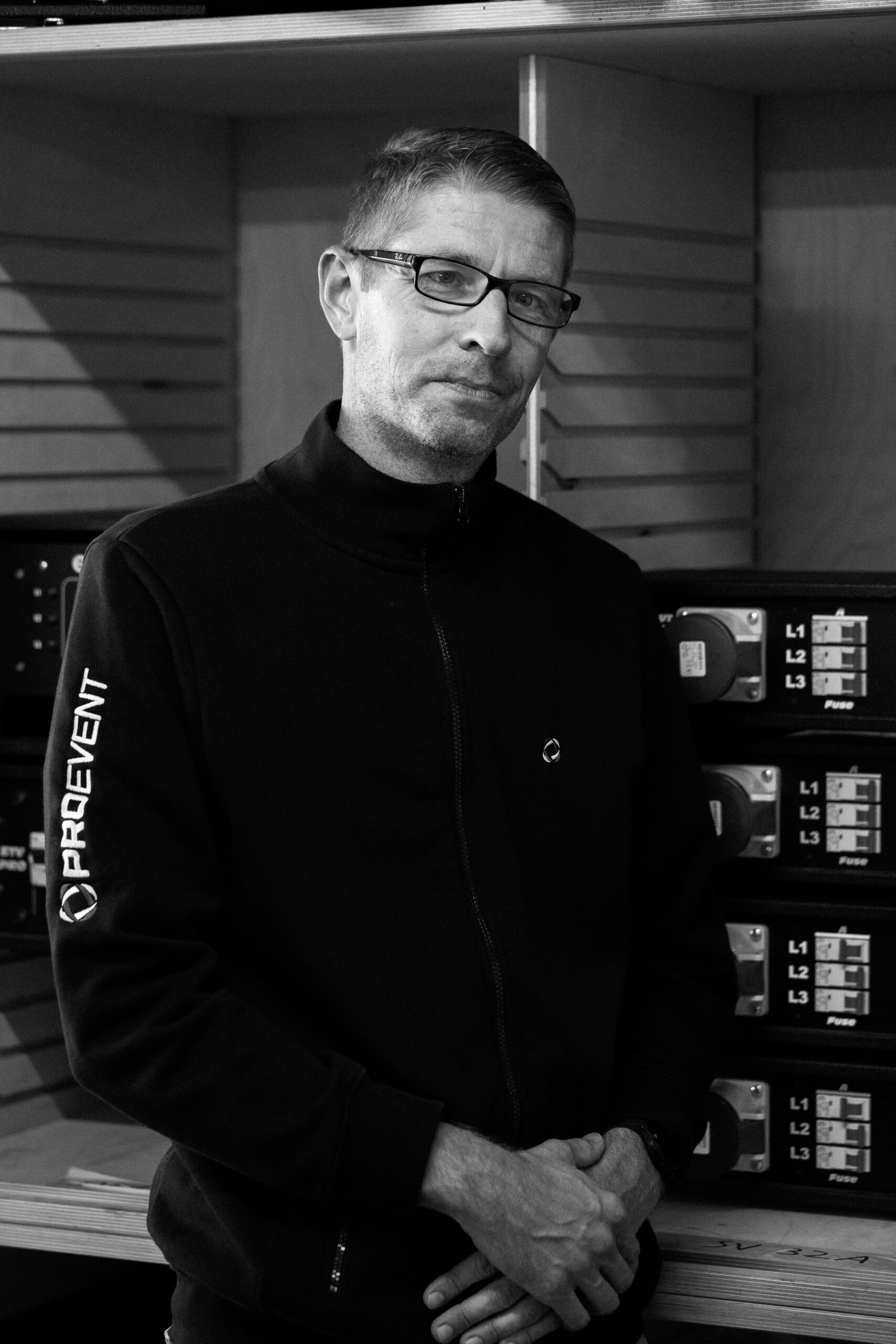 Thomas Messerschmidt, ein Spezialist für Elektrotechnik bei PRO EVENT, der sich um die Stromversorgung und Sicherheit bei Veranstaltungen kümmert.