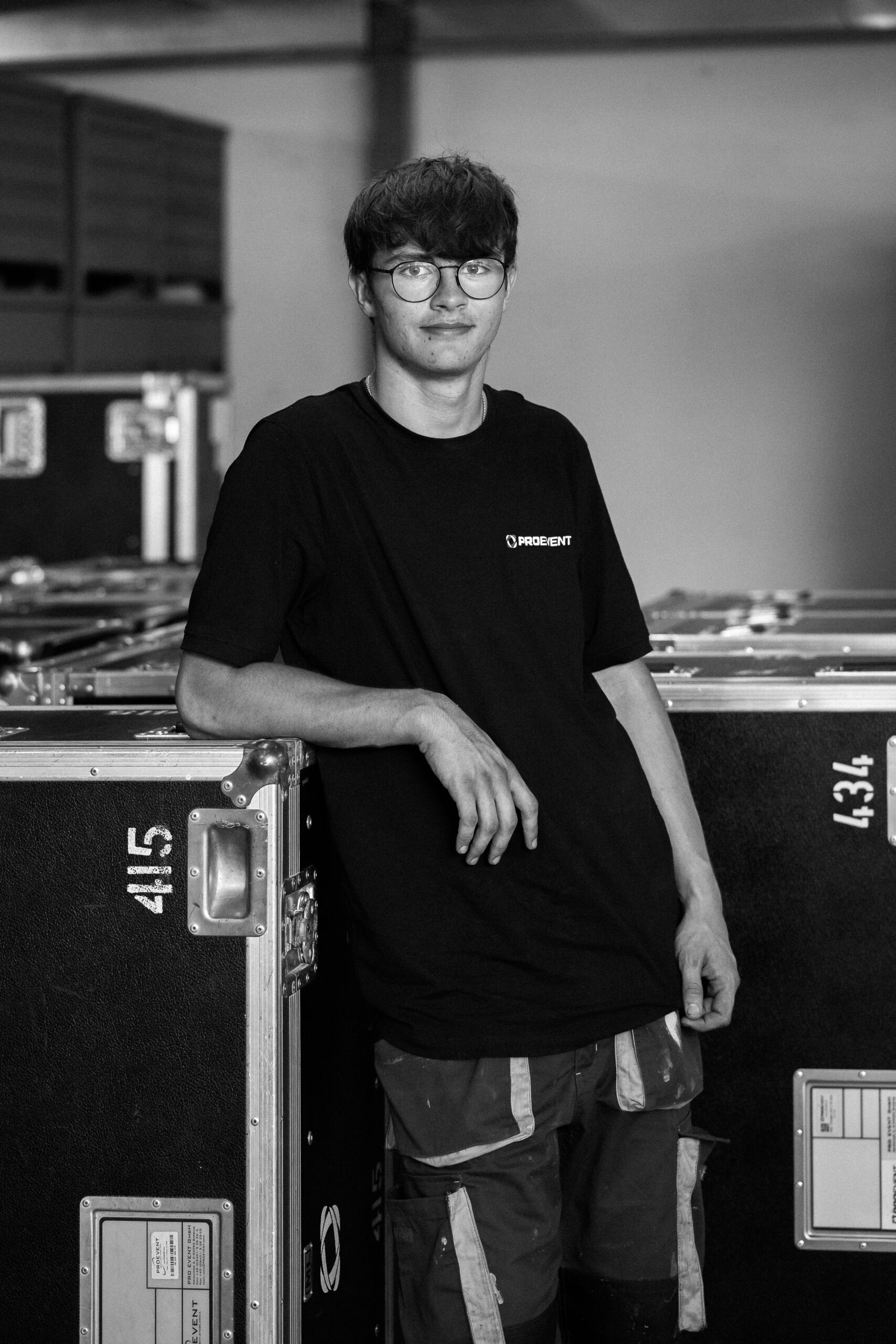 Paul lernt von unseren Experten und unterstützt das Team tatkräftig bei der Eventtechnik