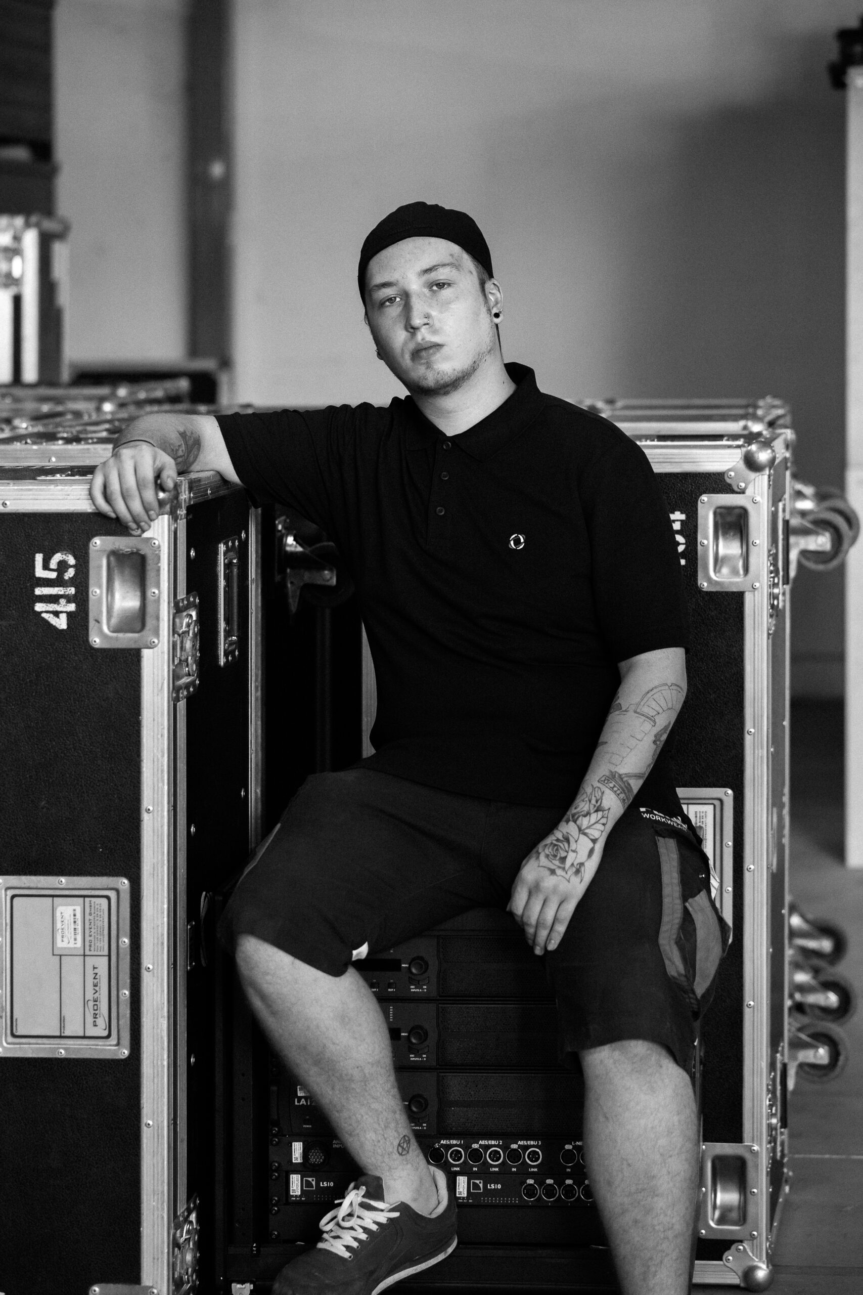 Christian lernt von unseren Experten und hilft engagiert in allen Bereichen mit